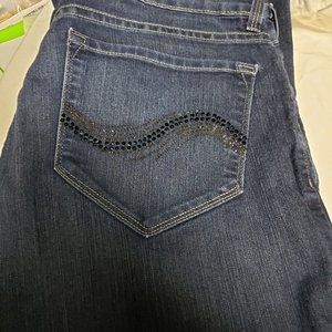 EUC NYDJ  Lift Tuck Rhinestone Pocket Je…